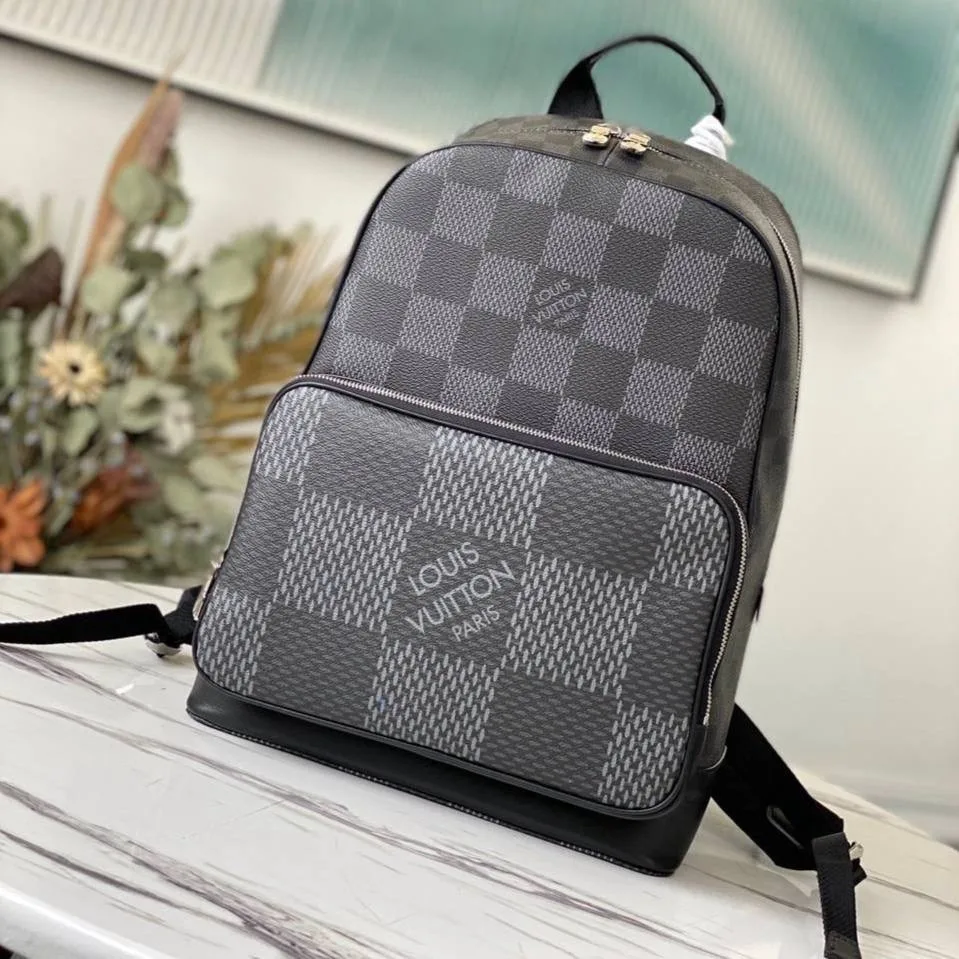 Готов заявить о себе без громких слов Рюкзак Campus в культовом узоре Damier и сдержанном сером оттенке именно такой акс — фото 1
