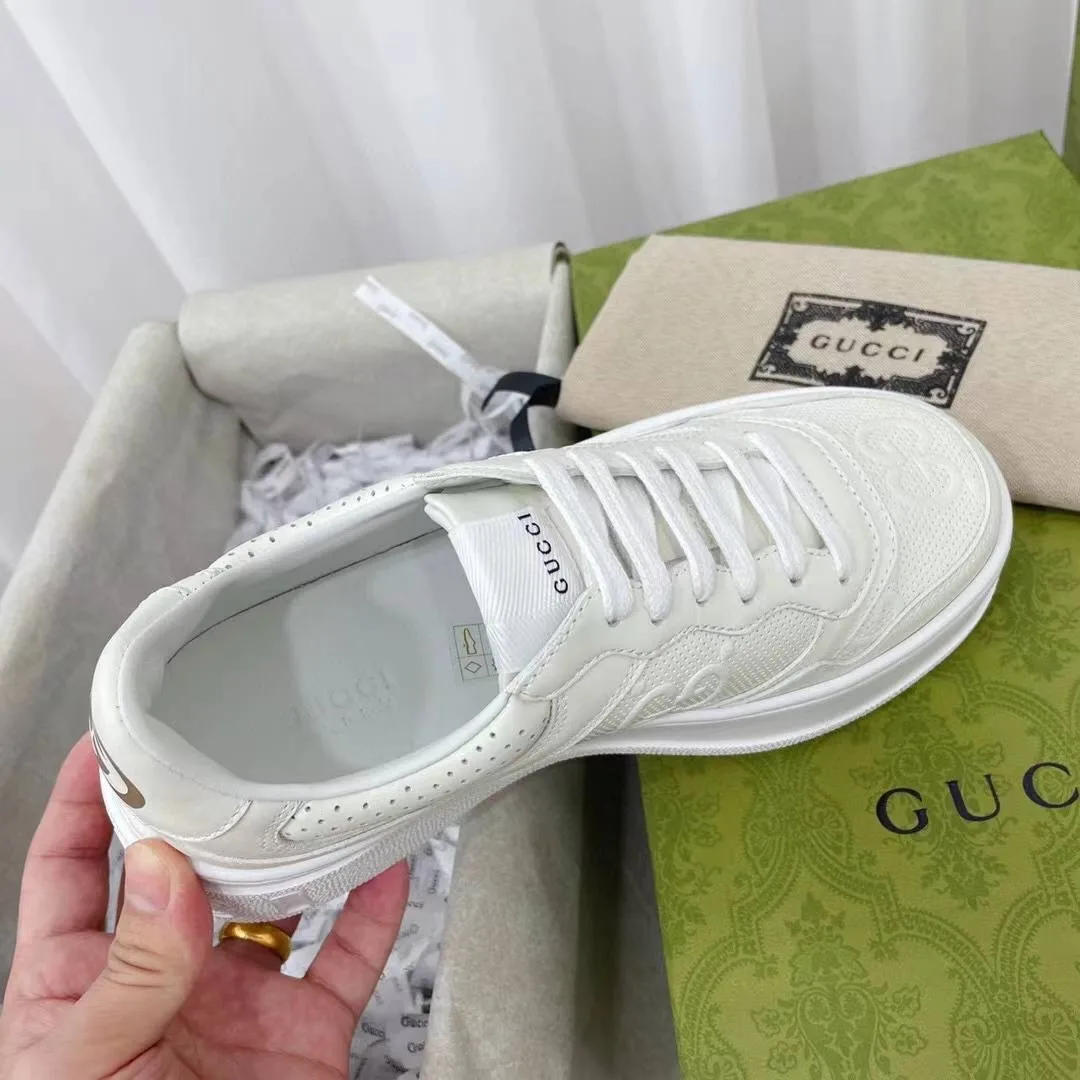 Белые кроссовки Gucci GG секрет непринуждённой элегантности — фото 8