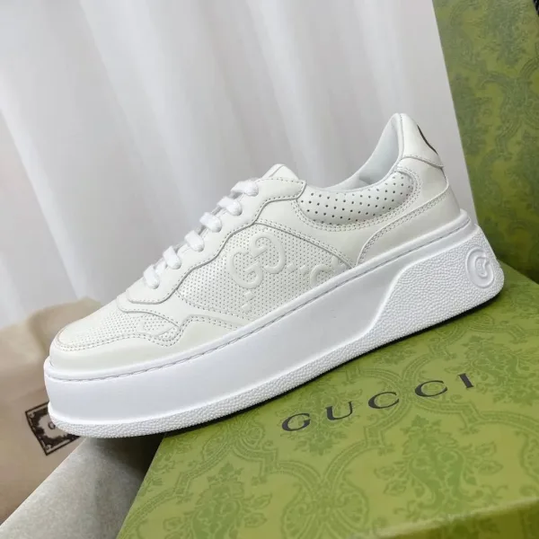 Белые кроссовки Gucci GG секрет непринуждённой элегантности — фото 1