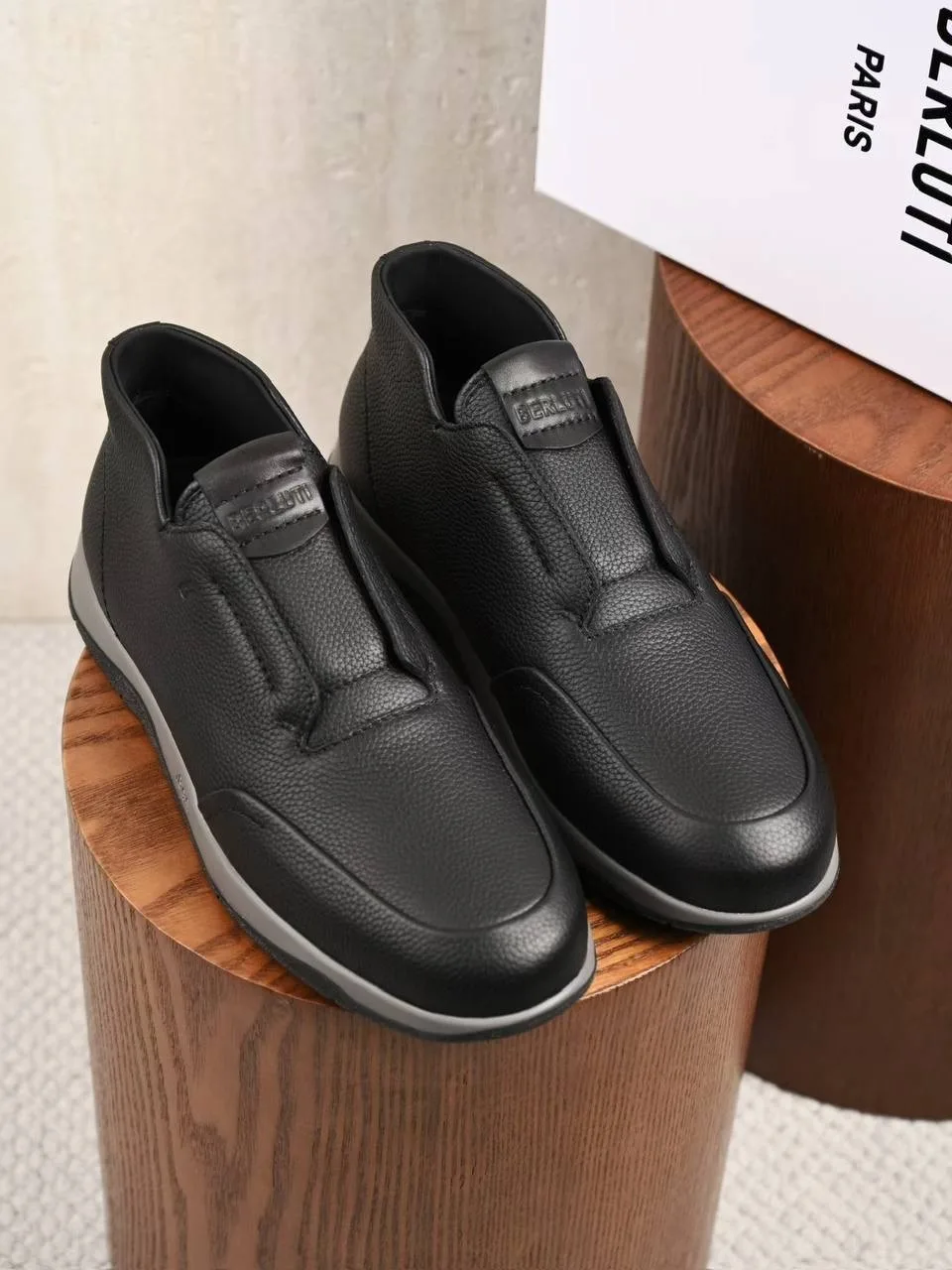 Лоферы Berluti Échappée из чёрной зернистой кожи — фото 1