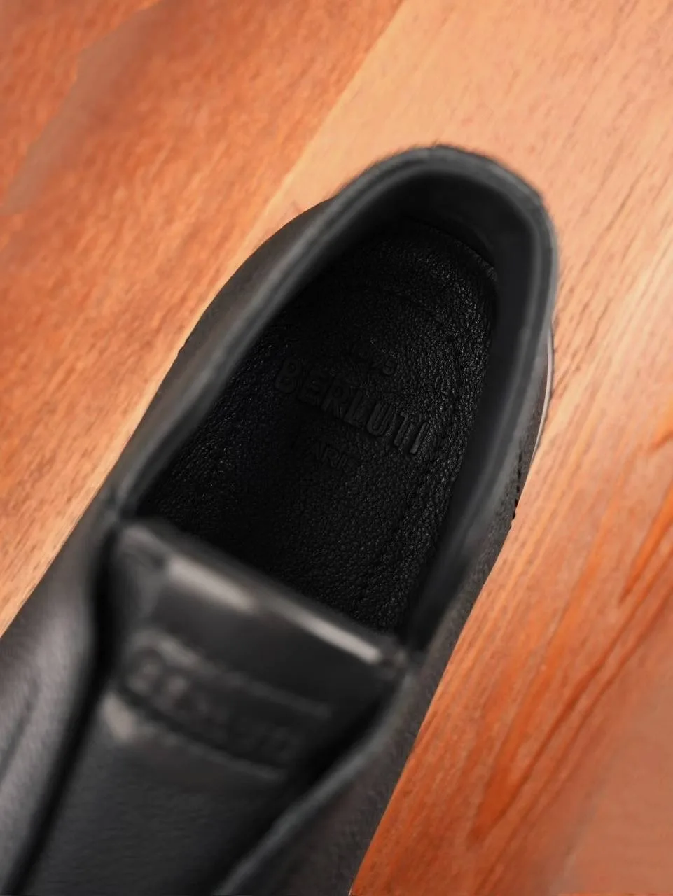 Лоферы Berluti Échappée из чёрной зернистой кожи — фото 4