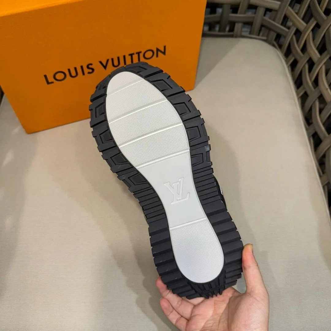 Кроссовки Louis Vuitton Run Away Maxi — фото 8