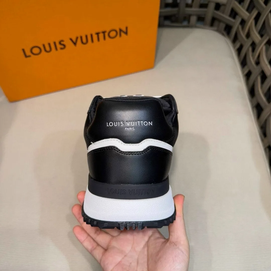 Кроссовки Louis Vuitton Run Away Maxi — фото 9