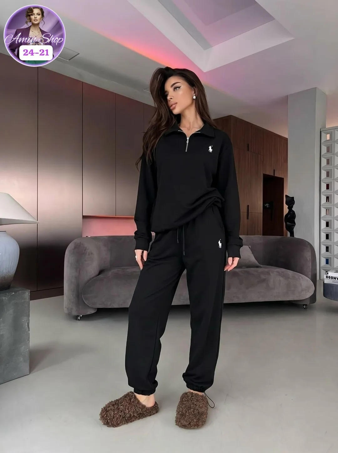 Женский костюм двойка с вышитым логотипом — фото 4
