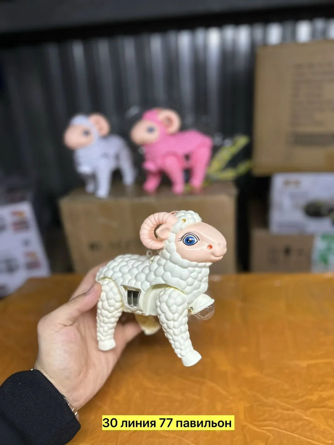 Игрушка-овечка из пластика с функцией света — фото 6