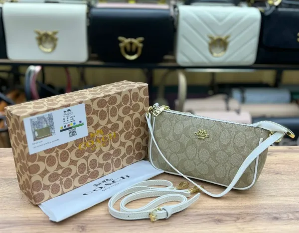 Сумка GUESS из экокожи — фото 1