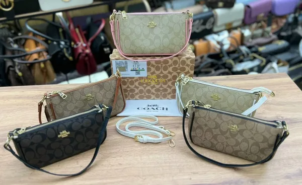 Сумка GUESS из экокожи — фото 16