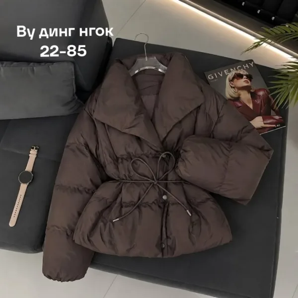 Осенняя куртка с поясом в насыщенном красном цвете — фото 1