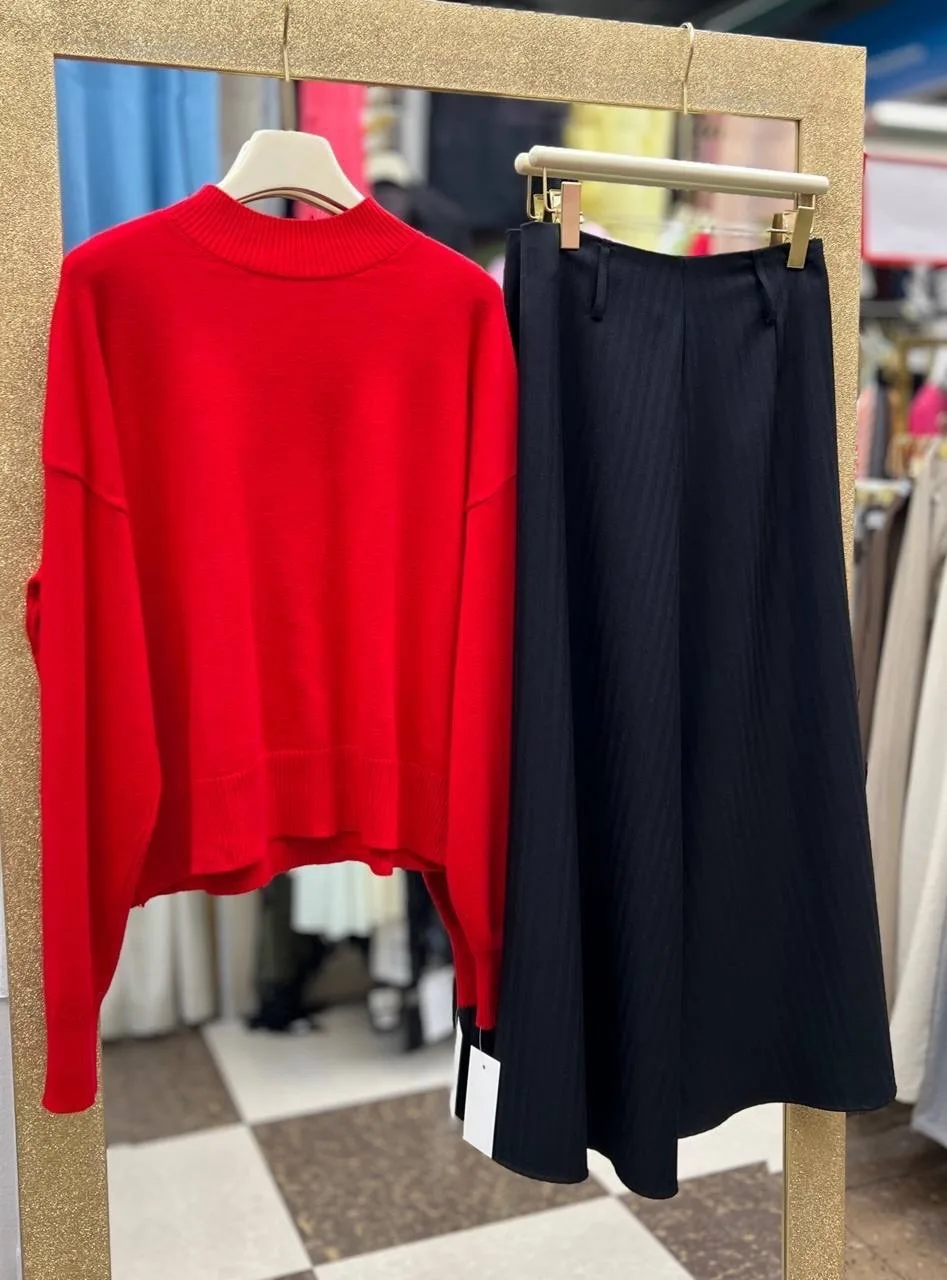 Базовый свитер в сочной палитре — фото 9
