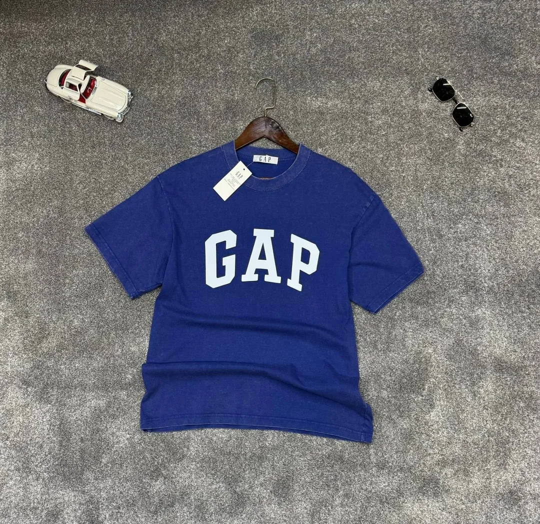 Футболки в стиле oversize от брендов Gap и Carhart — фото 2