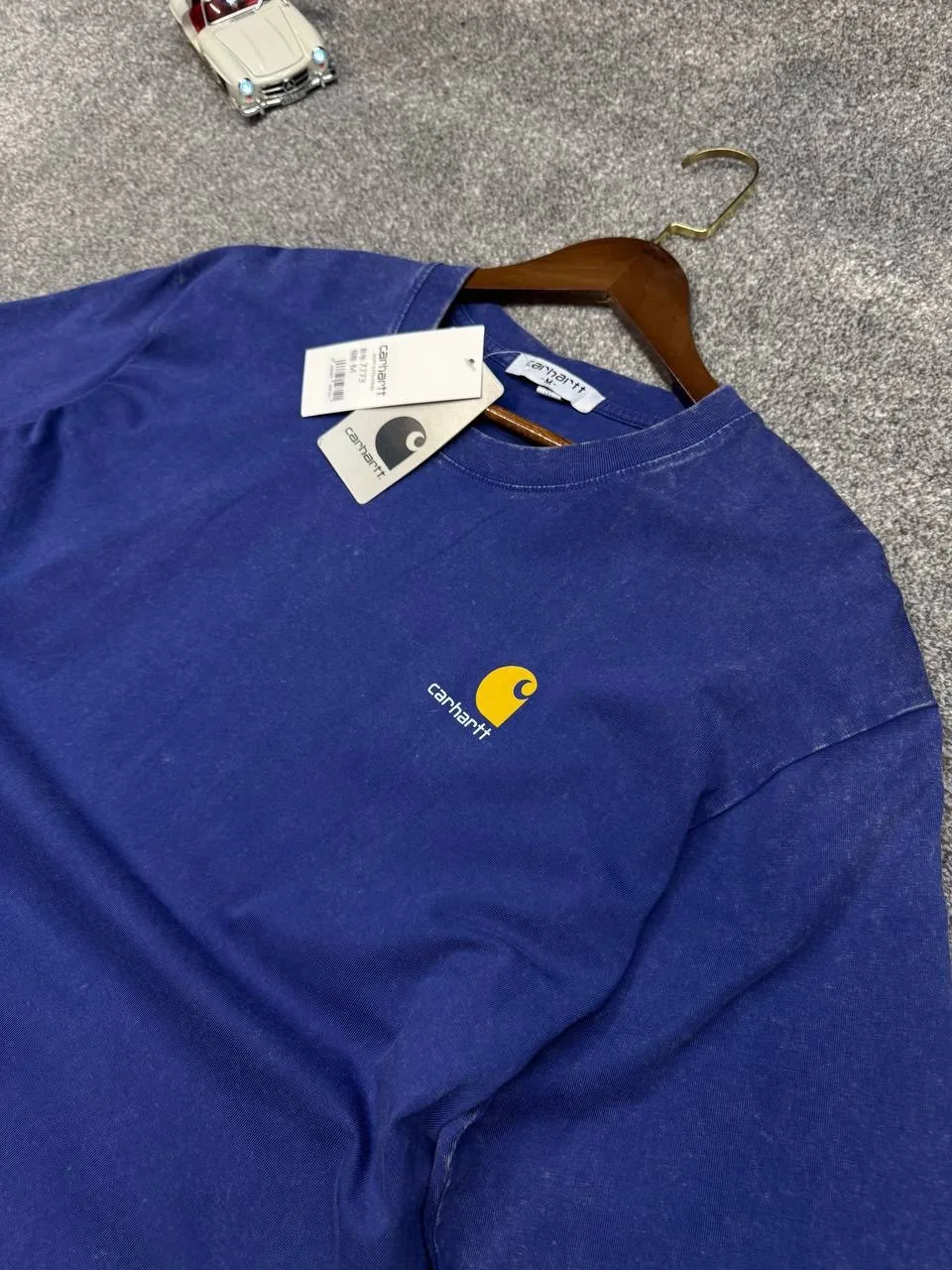 Футболки в стиле oversize от брендов Gap и Carhart — фото 4