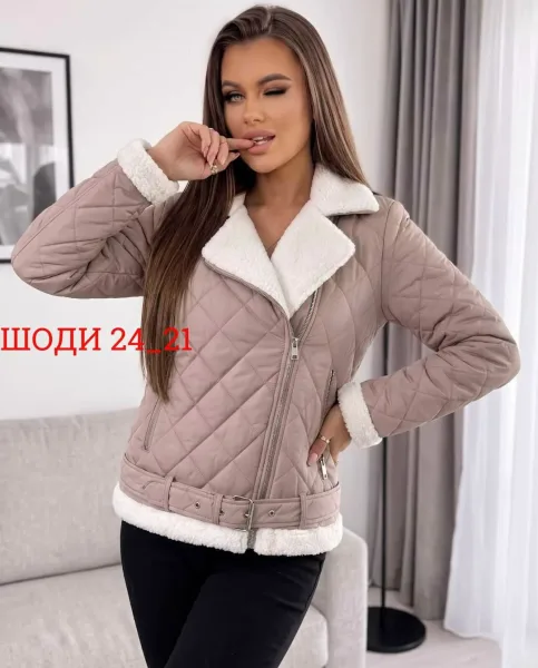 Женская куртка, воротник из барашка, стёжка ромбами — фото 1