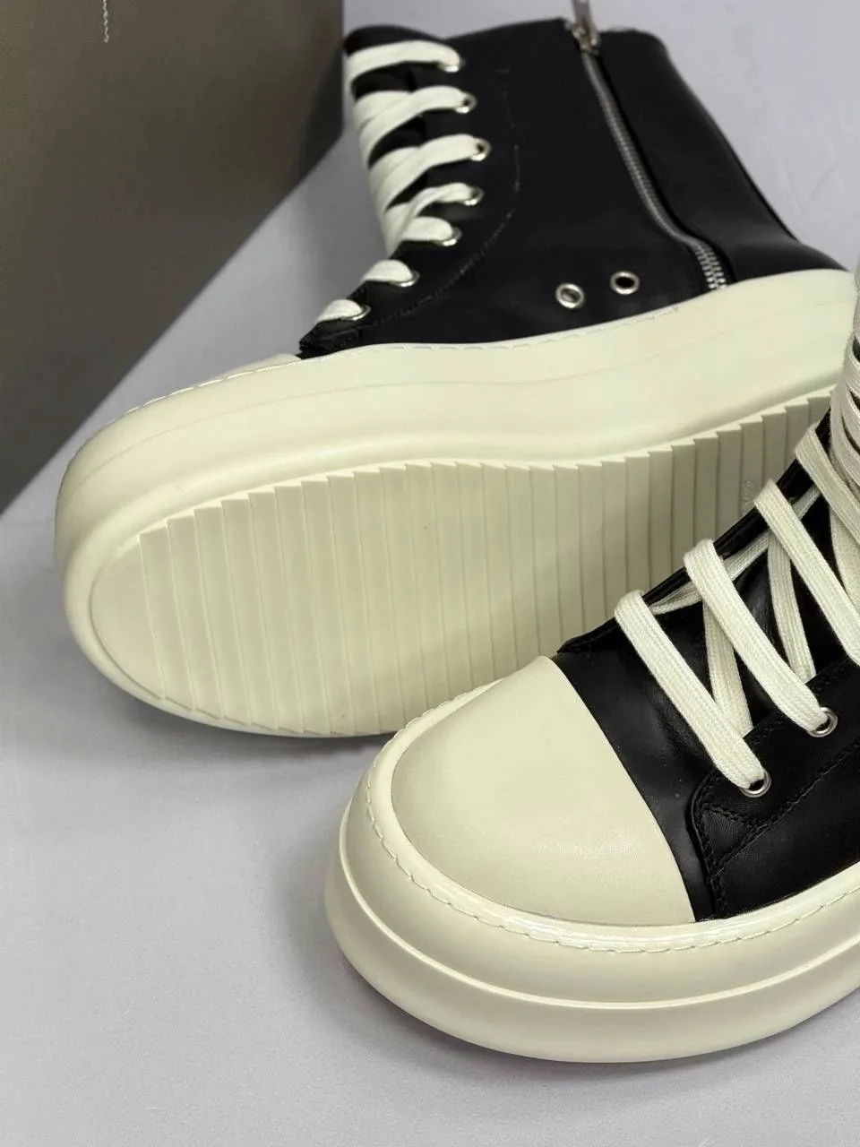 Лимитированные КЕДЫ RICK OWENS DRKSHDW MEGALACED DIRTY BLACK/MILK Чёрный — фото 6