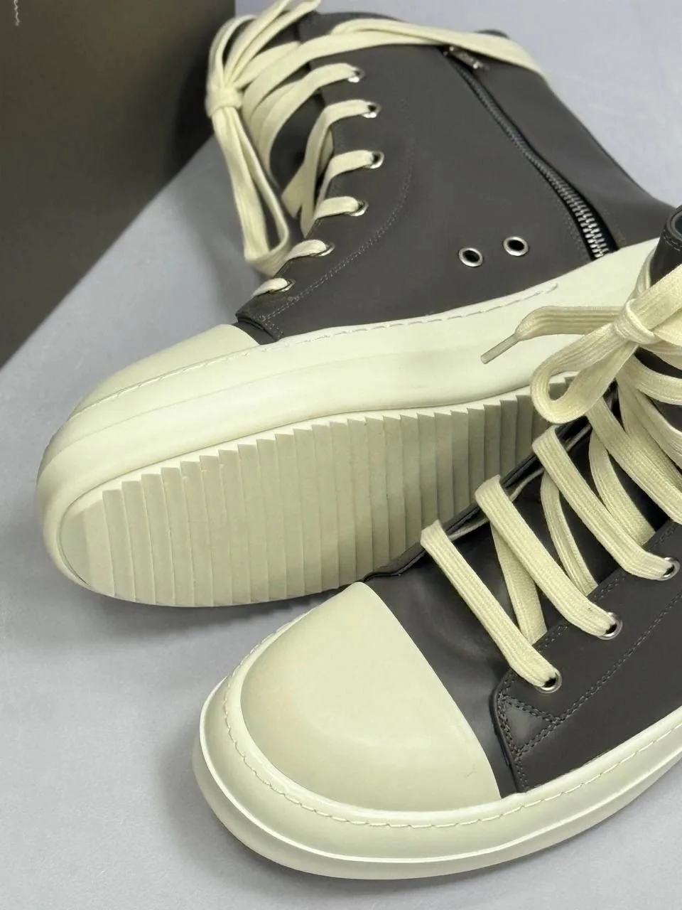 Лимитированные КЕДЫ RICK OWENS DRKSHDW MEGALACED DIRTY BLACK/MILK Чёрный — фото 6