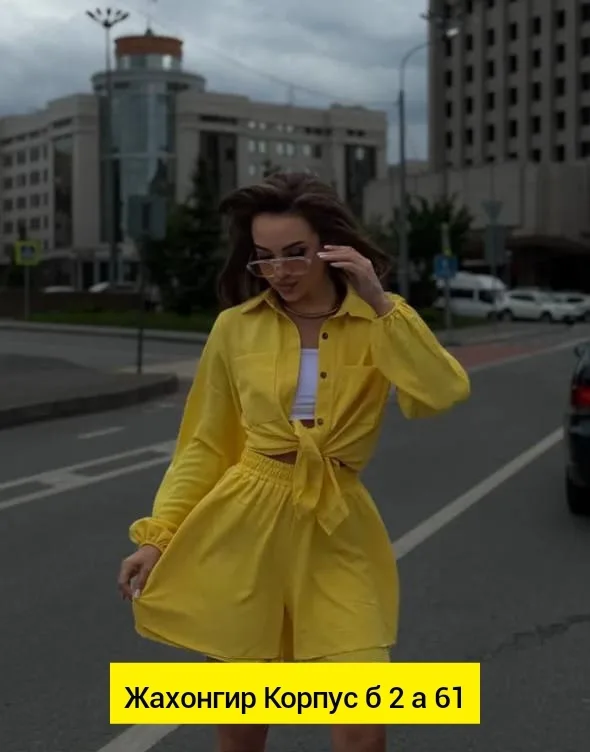 Костюм из верха-рубашки и низа-шортов — фото 5