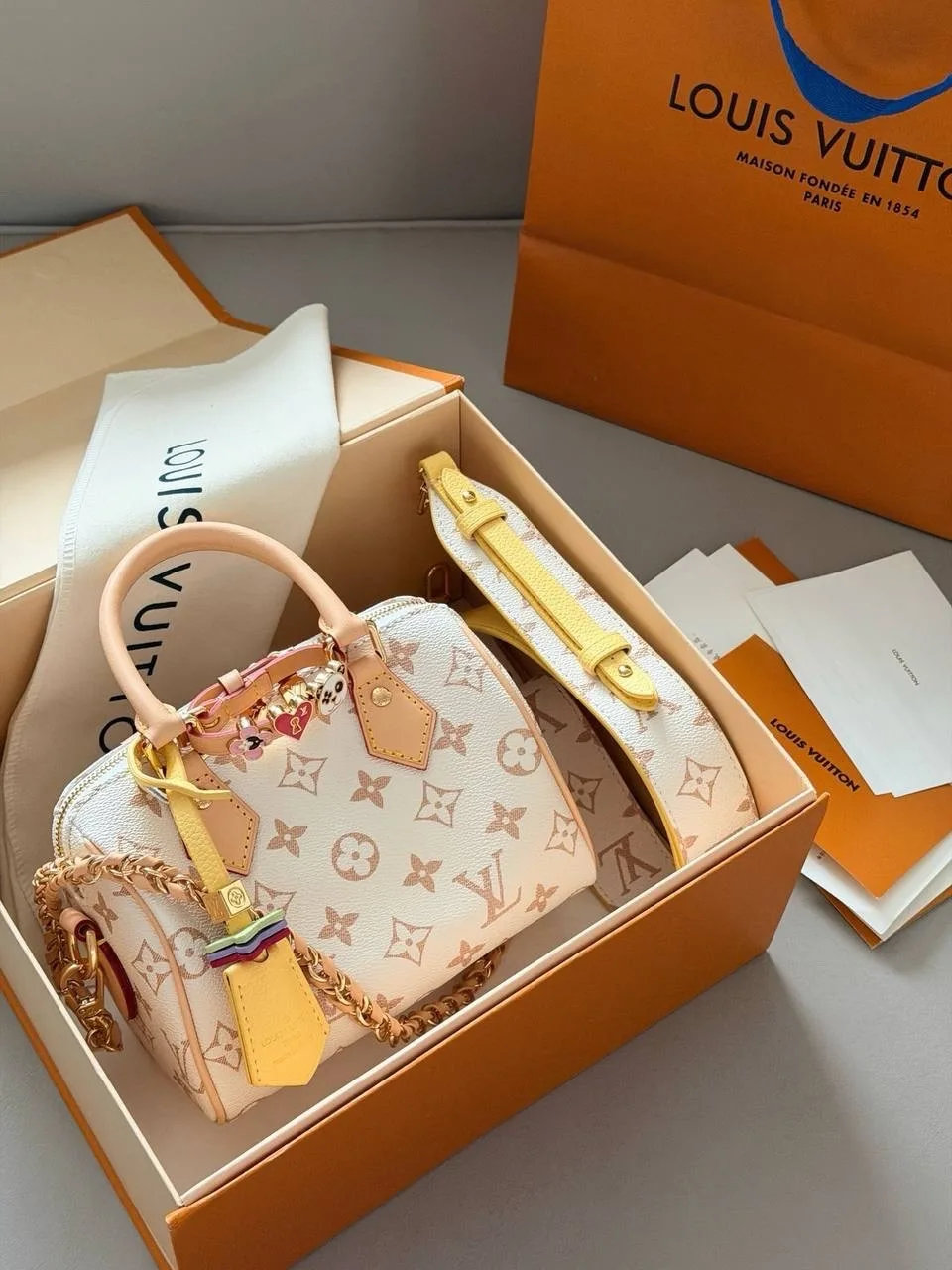 Сумка Louis Vuitton Speedy из натуральной кожи — фото 2