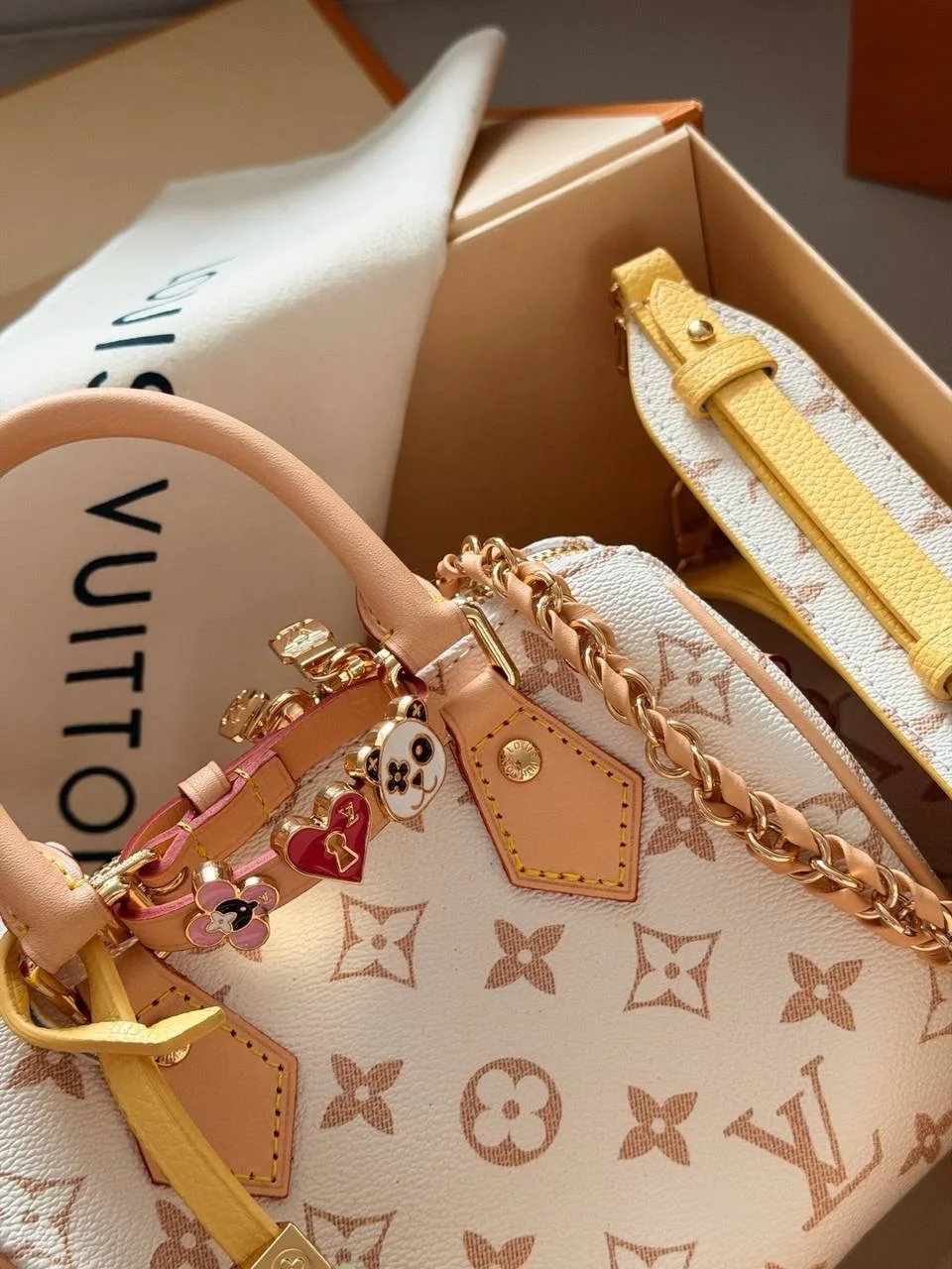Сумка Louis Vuitton Speedy из натуральной кожи — фото 3