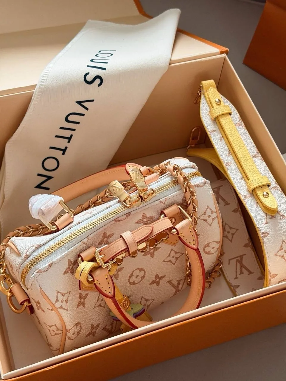 Сумка Louis Vuitton Speedy из натуральной кожи — фото 5