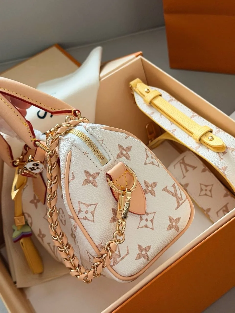 Сумка Louis Vuitton Speedy из натуральной кожи — фото 6