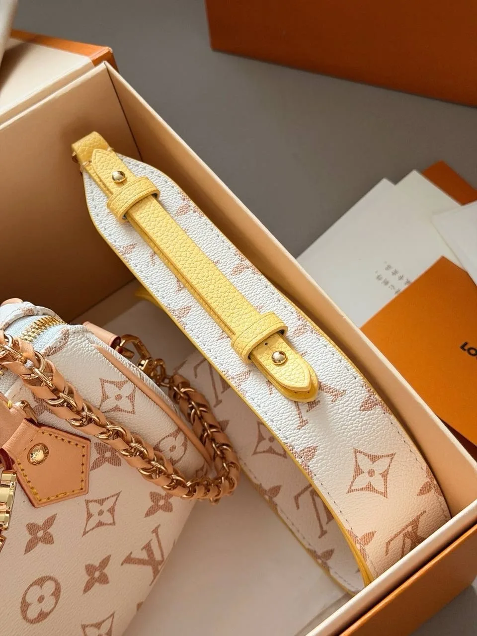 Сумка Louis Vuitton Speedy из натуральной кожи — фото 7