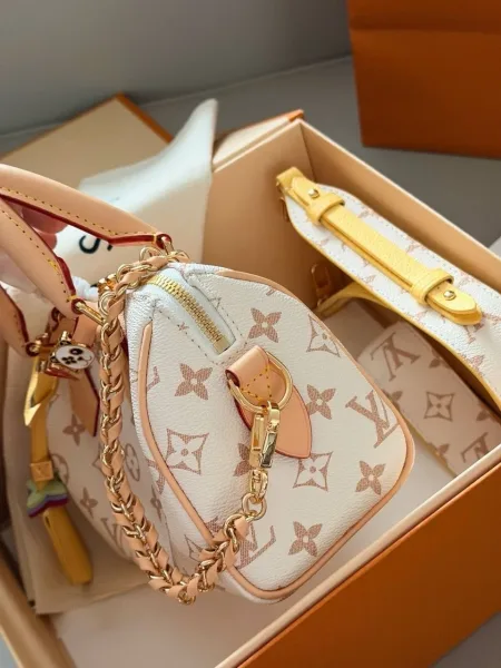 Сумка Louis Vuitton Speedy из натуральной кожи — фото 6
