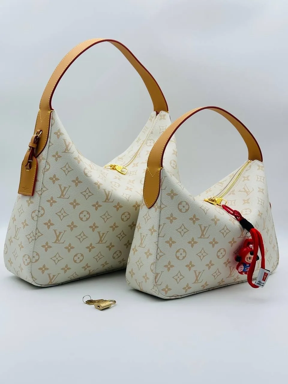 Louis Vuitton Сумка выполнена из натуральной кожи и канве — фото 1