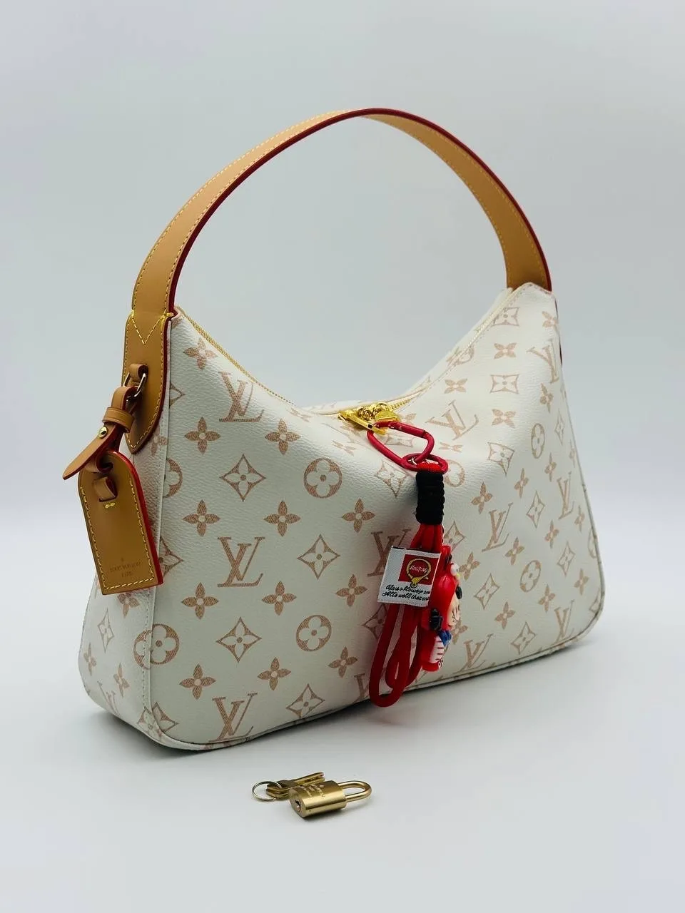 Louis Vuitton Сумка выполнена из натуральной кожи и канве — фото 4