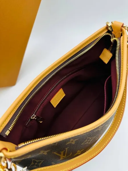 Louis Vuitton Сумка выполнена из натуральной кожи и канве — фото 6