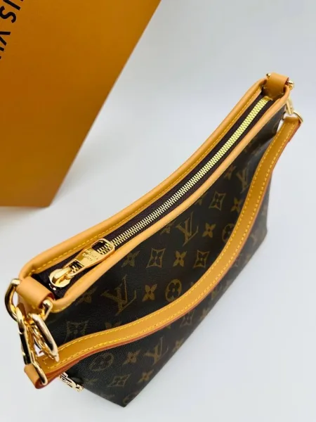 Louis Vuitton Сумка выполнена из натуральной кожи и канве — фото 7