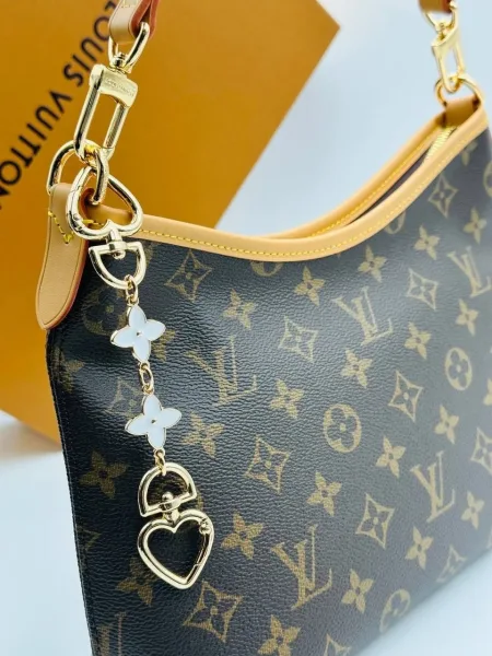 Louis Vuitton Сумка выполнена из натуральной кожи и канве — фото 10