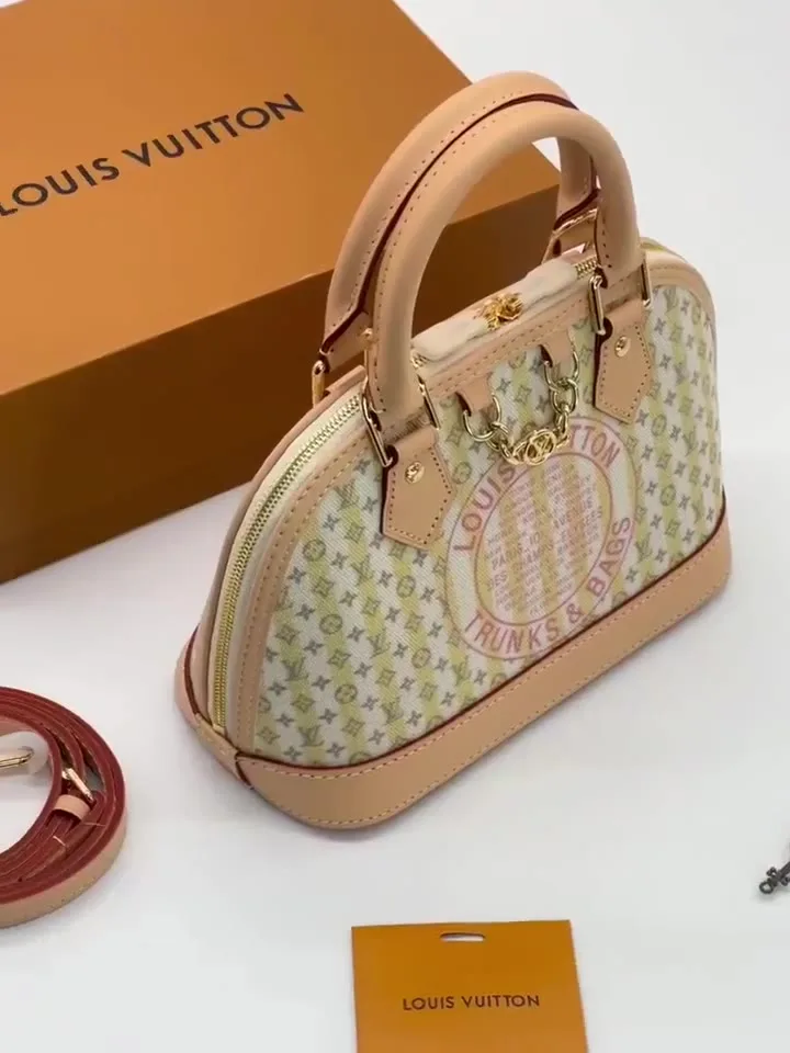 LOUISVUITTON, сумка из ткани и натуральной кожи — видео