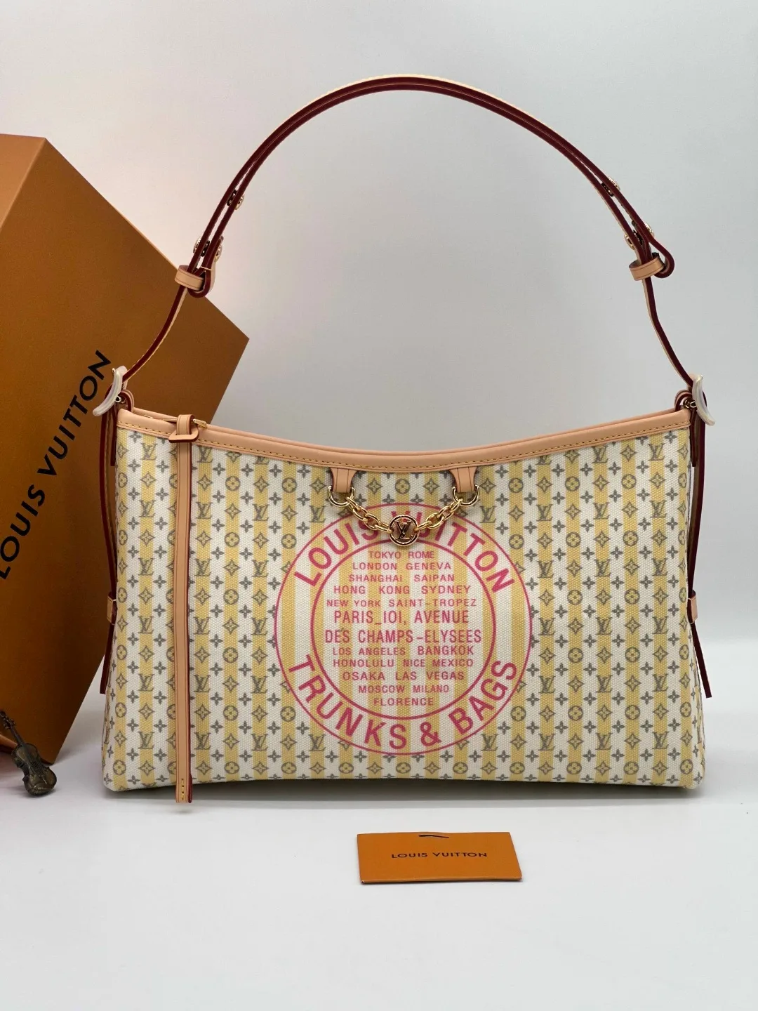 Женская сумка LOUISVUITTON — фото 1