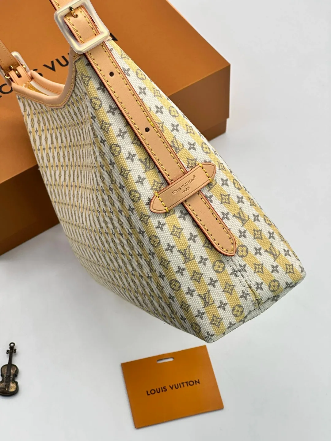 Женская сумка LOUISVUITTON — фото 4