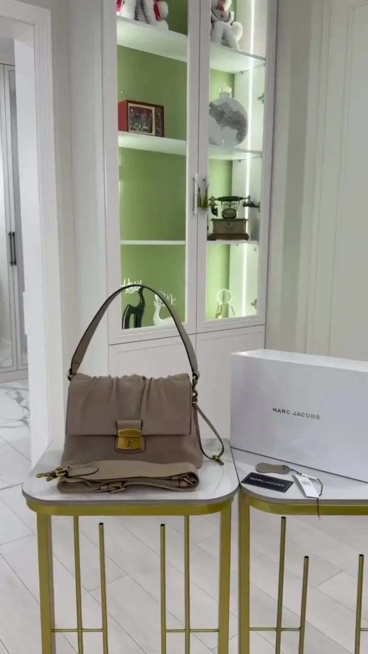 Сумка MARC JACOBS из натуральной замши и кожи — видео