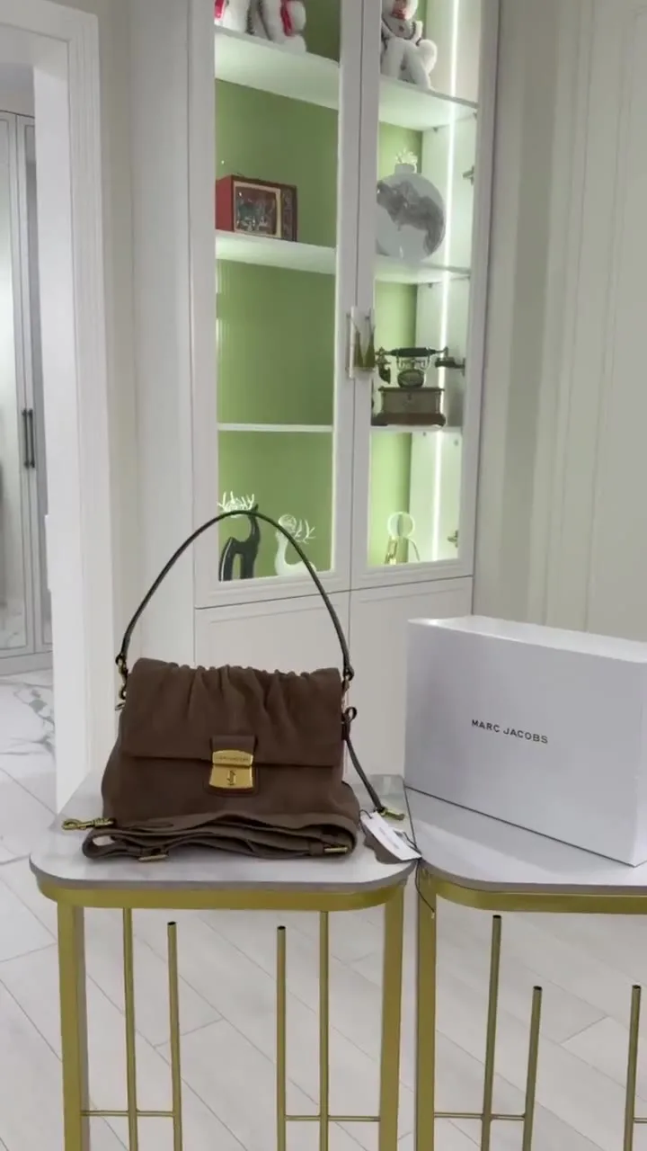 Сумка MARC JACOBS из натуральной замши и кожи — видео