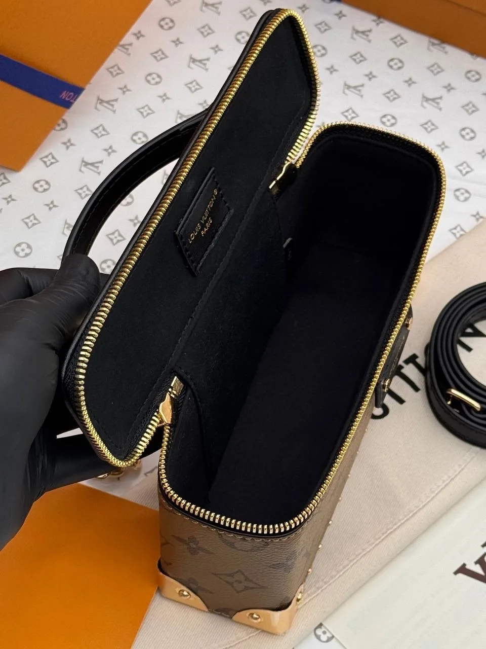 Сумка Vanity Pouch Trunk Louis Vuitton — фото 9
