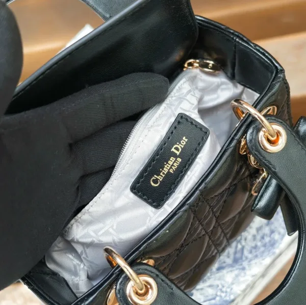 Кожаная сумка DIOR — фото 10