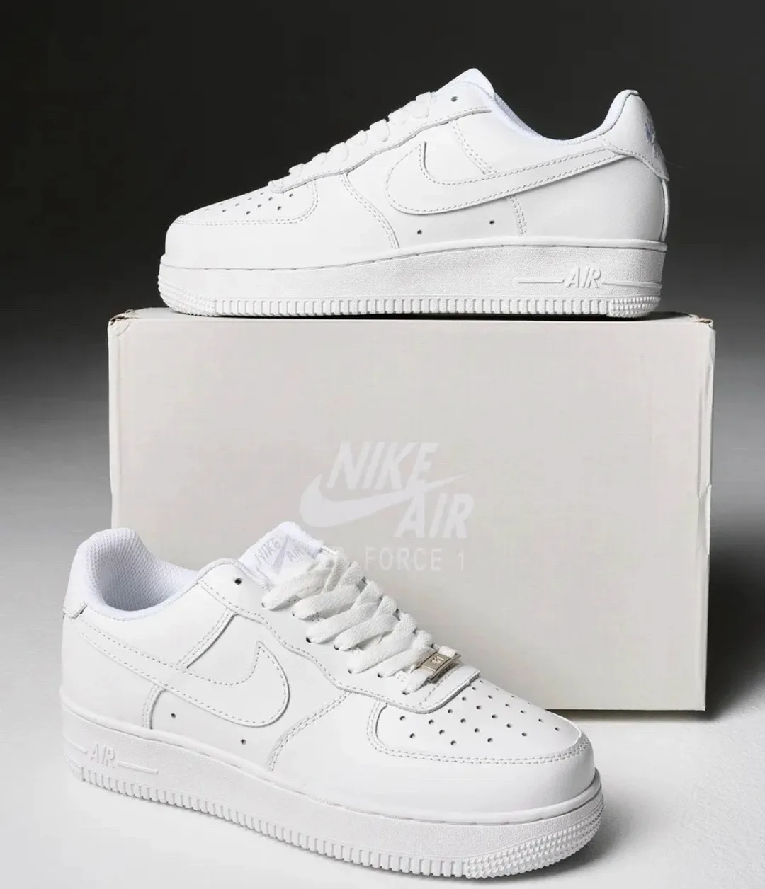 Кроссовки Nike Air Force 1 из белой кожаной ткани с надежной фиксацией шнурками — фото 8
