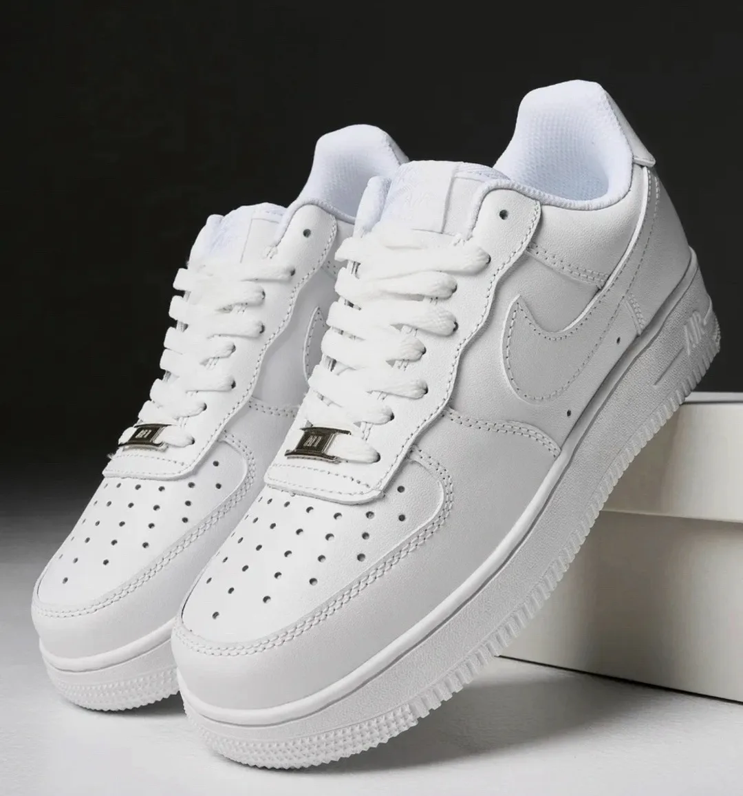 Кроссовки Nike Air Force 1 из белой кожаной ткани с надежной фиксацией шнурками — фото 9