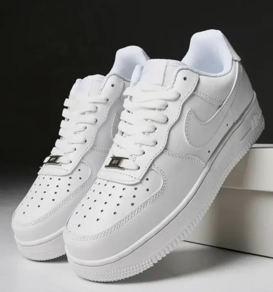 Кроссовки Nike Air Force 1 из белой кожаной ткани с надежной фиксацией шнурками — фото 19