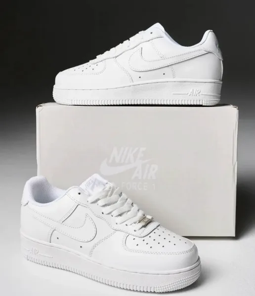 Кроссовки Nike Air Force 1 из белой кожаной ткани с надежной фиксацией шнурками — фото 21
