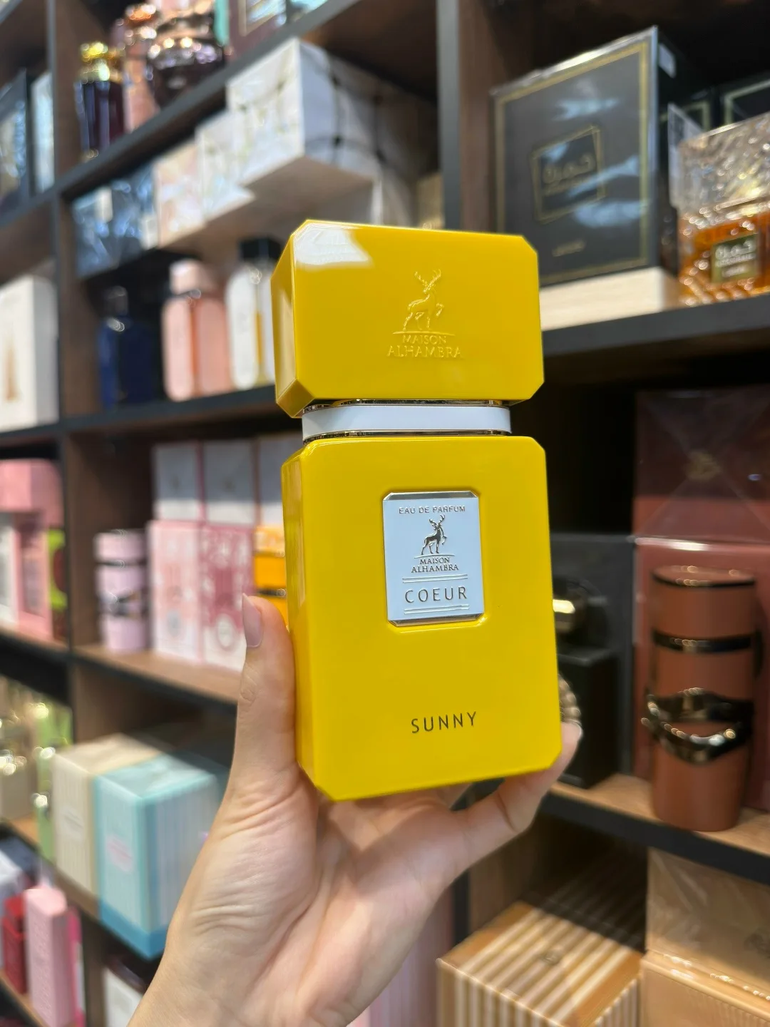 Это изысканный унисекс-аромат от парфюмерного бренда Maison Alhambra дочерней марки Lattafa . Парфюмерная вода сочетает — фото 2