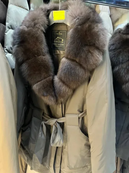 Пуховик с мехом песца — фото 1