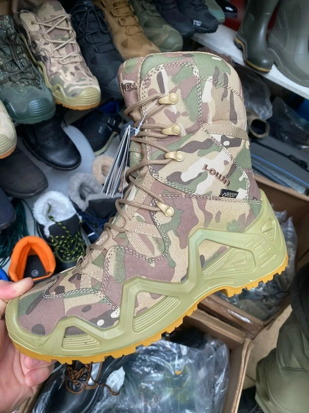 Легкие и удобные ботинки с мембраной GORE-TEX и подошвой LOWA — фото 5