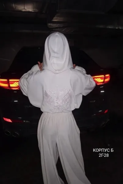 Комплект из кофточки и брюк для комфортного ношения — фото 1