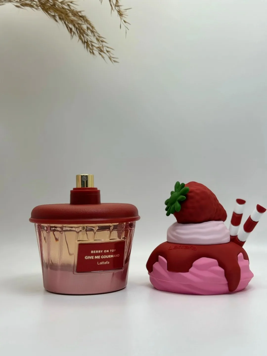 Lattafa Give Me Gourmand Berry On Top — фото 12