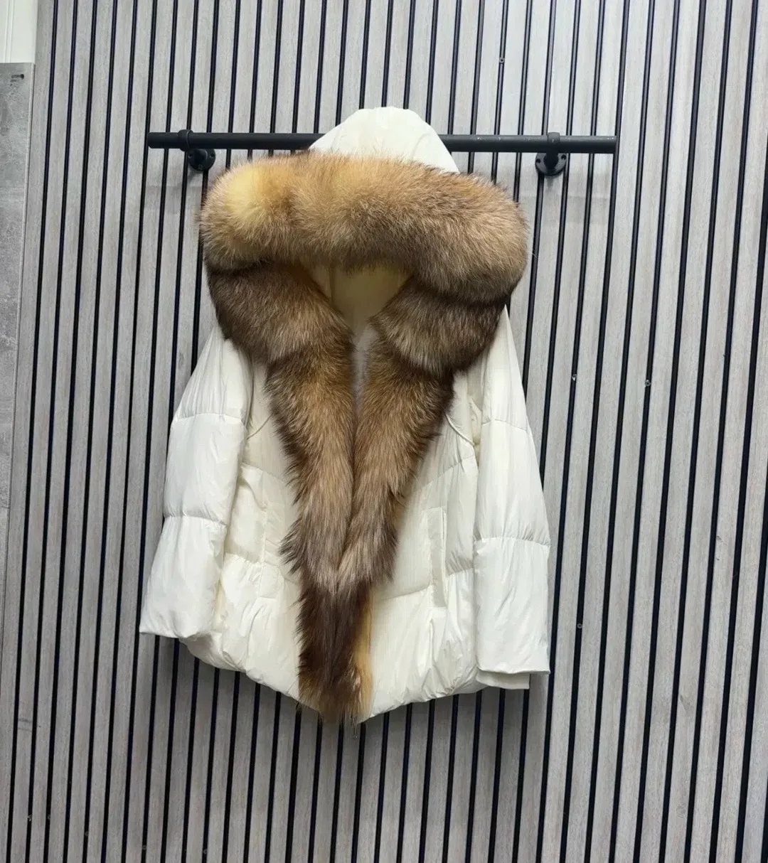 Пуховики люкс с натуральным мехом песца — фото 2