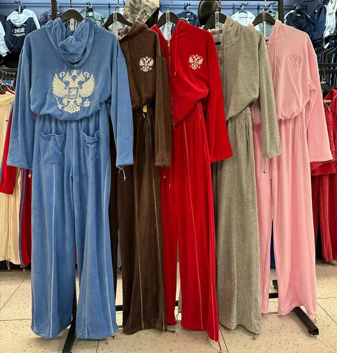 Костюм из велюра — фото 2