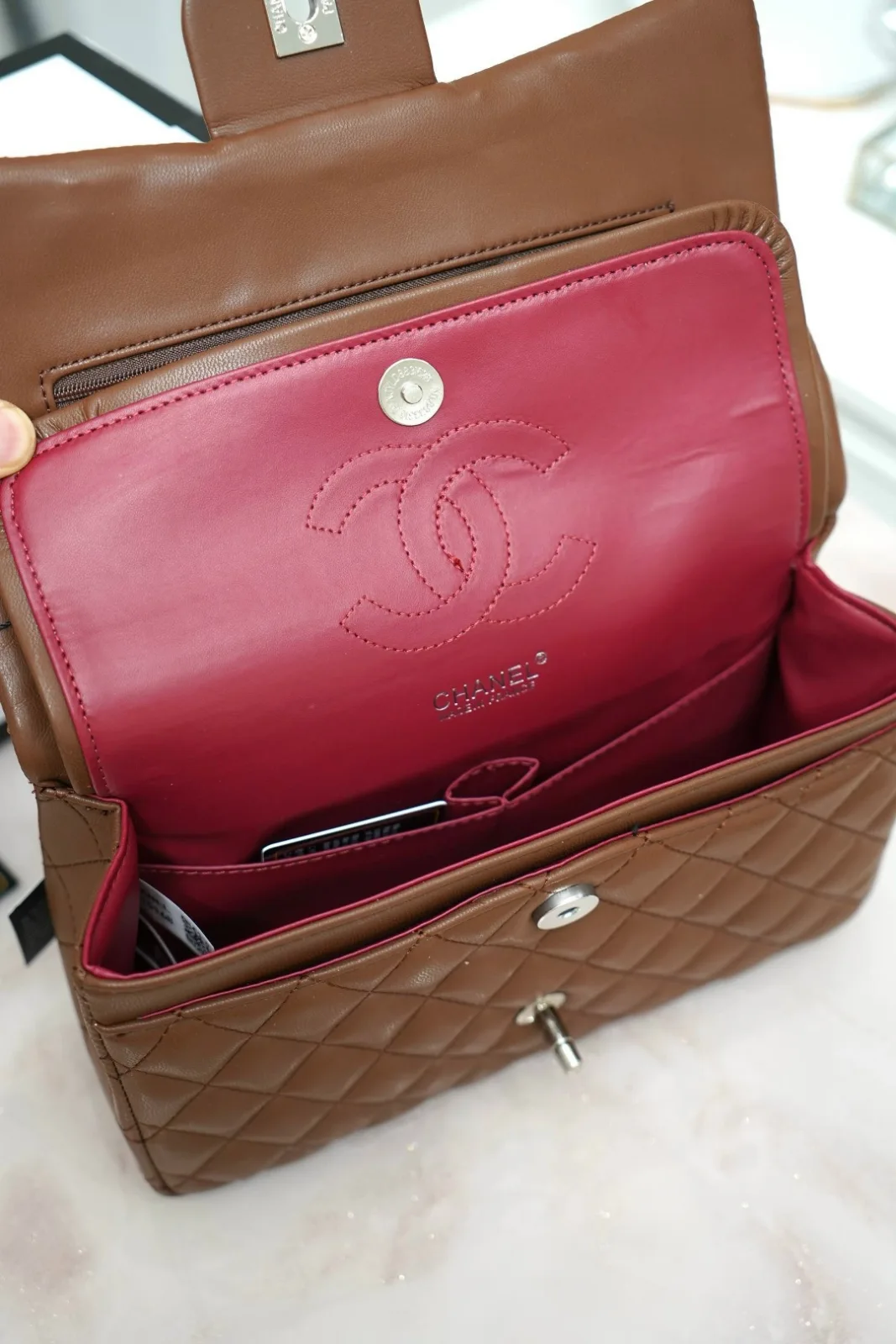 Кожаная сумка CHANEL — фото 10