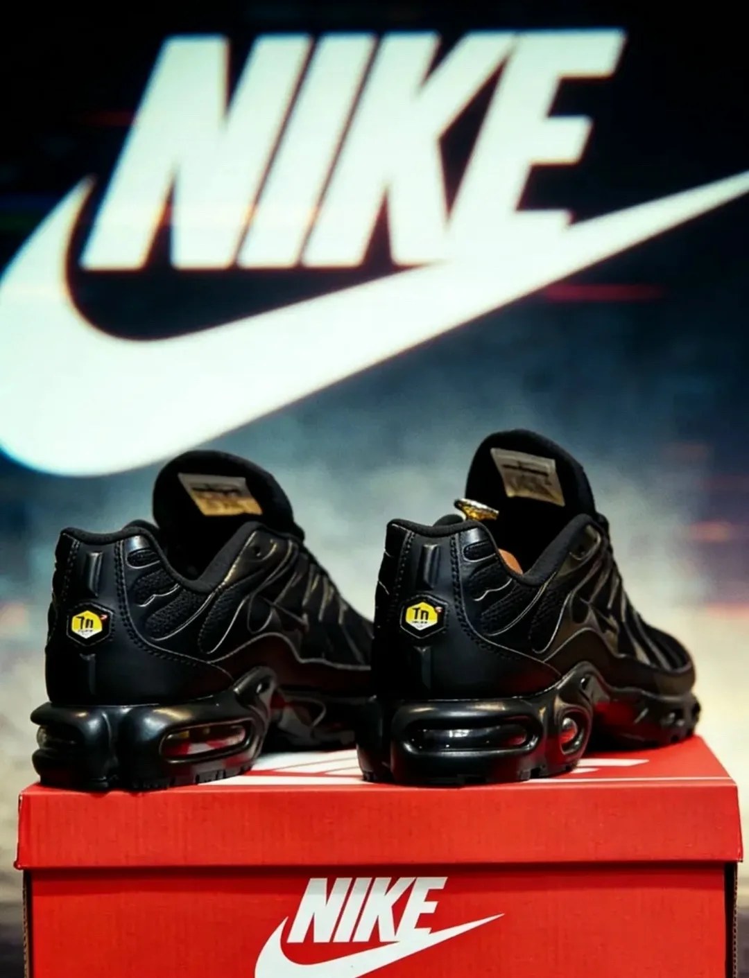 Кроссовки Nike Air Max Plus — фото 2